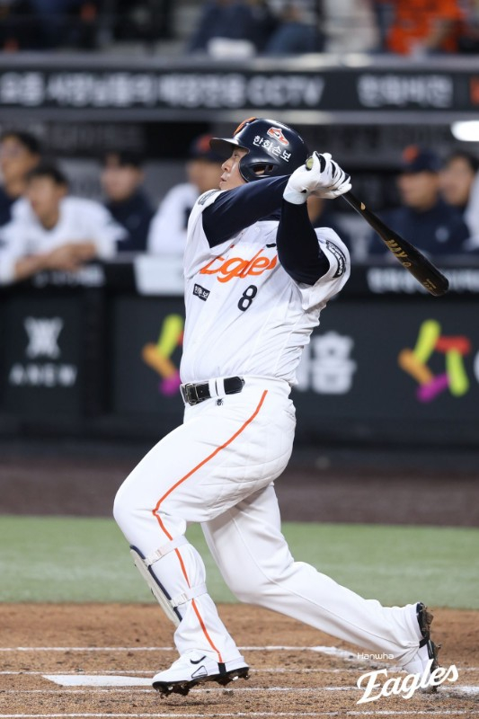 击球手卢时焕。 =韩华鹰队。