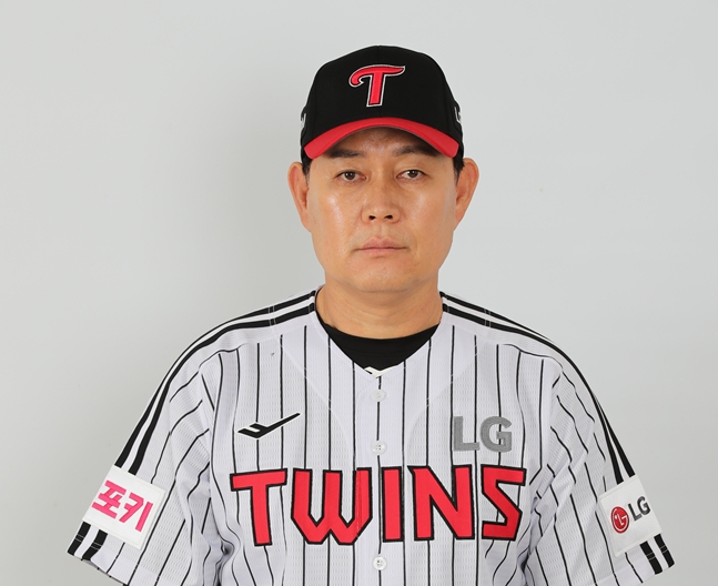 coach Choi Sang-deok. /Photo = LG Twins