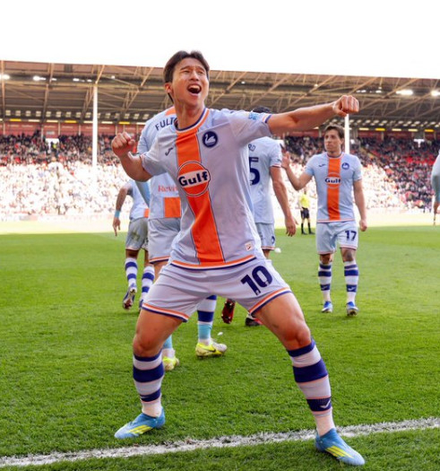 Um Ji-sung is celebrating his goal in the 40th round of the "2025-2026 England Championship (Second Division)" against Sheffield United at Bramall Lane in Sheffield, England on the 3rd (local time). /Photo = Swansea City official SNS Source