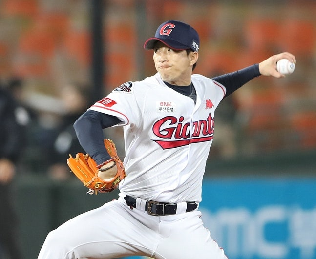 Go Hyo-joon of Lotte in the 2019 season. /Photo = Lotte Giants