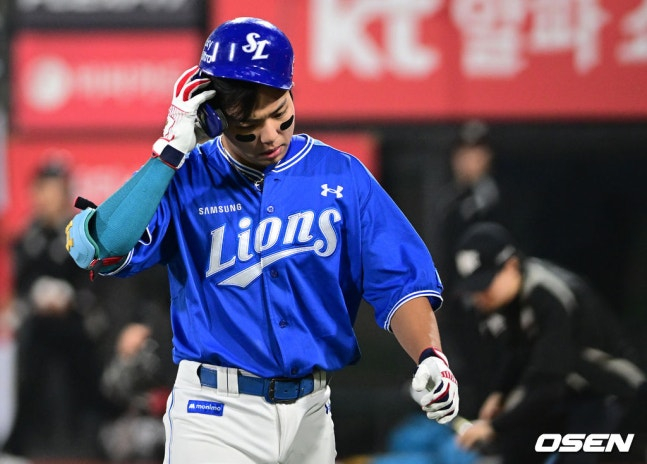 4日,三星金英雄在与水原KT队的比赛第6回合初,在2人出局3人在垒的情况下被三振出局后,表现出了遗憾之情。 