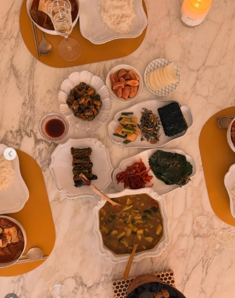 宋慧乔准备的生日饭桌