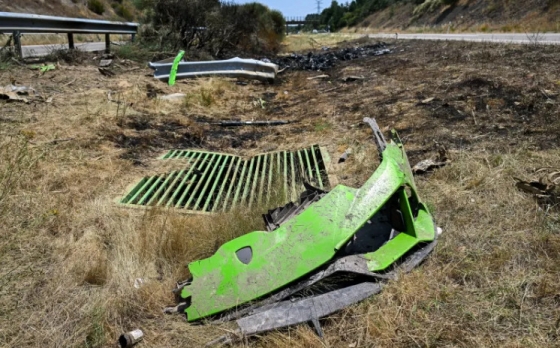 图为迪奥戈掌舵交通事故现场。 =照片=《太阳报》结束。