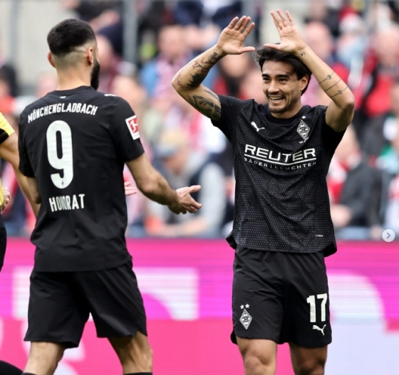 イェンス·カストロフ(右)。 /写真=メンヒェングラートバッハ公式SNS仕上げ