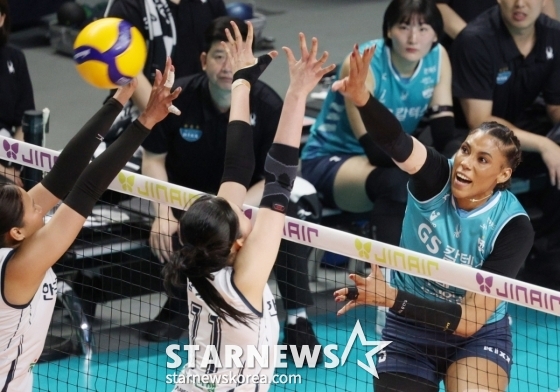 Шикарный Жизель Силва (справа). /Фото = Ожидание Ким Чжин Гёна