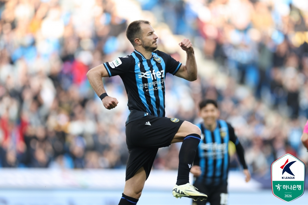 Incheon United Mugosa is celebrating the goal after scoring a goal in the 6th round of Hana Bank's K League 1 2026 match against Gimcheon Sangmu at Incheon Football Stadium on the 5th. /Photo = Courtesy of the Korea Professional Football League