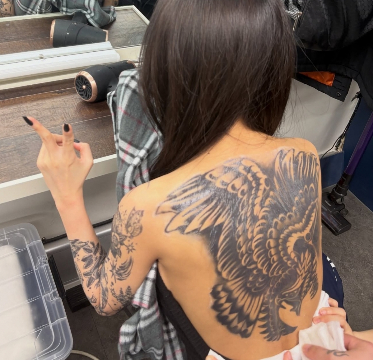 '여신강림' 女배우, 쇄골·등까지 전신에 문신 범벅..'사냥개들2', 숨은 신스틸러 강민아 [스타이슈]