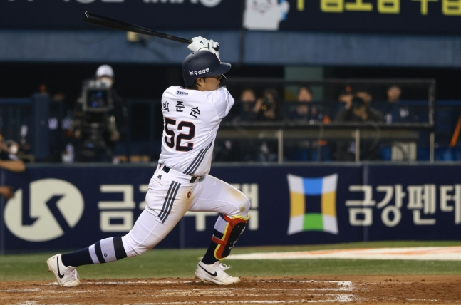 斗山熊队朴俊顺。 =斗山熊队。