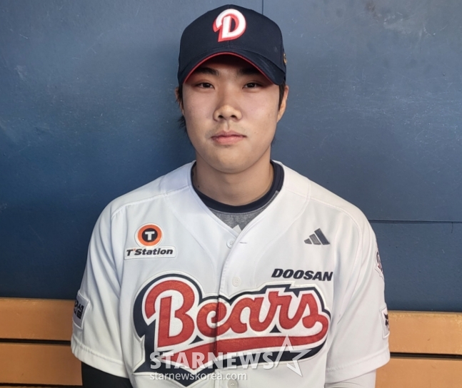 Пак Джун Сун дает интервью репортерам после игры. /Фото = Репортер Ан Хо Гын