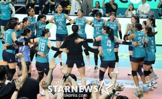 優勝確定後、喜ぶGSカルテックスの選手たち。 /写真=キム·ジンギョン待機者