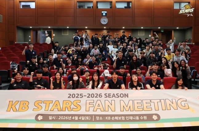 '의정부→수원' 70㎞ 달려온 보람 있었다! 선수·팬 모두가 즐긴 팬미팅, KB손해보험 2025~2026시즌 미소와 함께 마무리