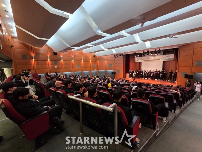KB Insurance Stars fans attended the fan meeting of the 2025-2026 season held at KB Insurance Insanium in Suwon on the 4th. /Photo = Reporter Kim Dong-yoon