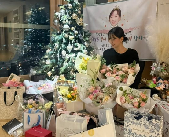 /Photo = With Kang-ah on social media