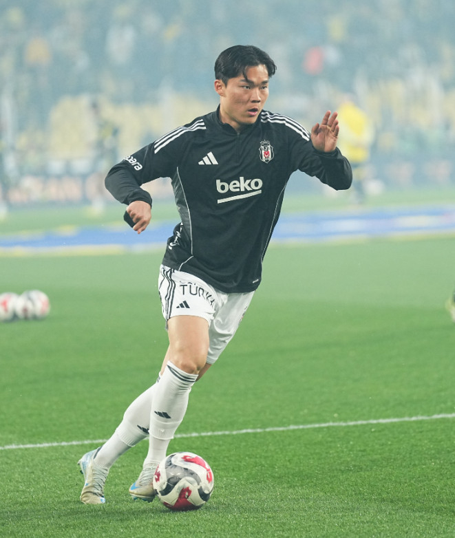 '튀르키예 복귀' 오현규, 환상 헤더 막혔다 '90분 침묵'... '추가시간 결승골 헌납' 베식타시, 페네르바체에 0-1 극장패