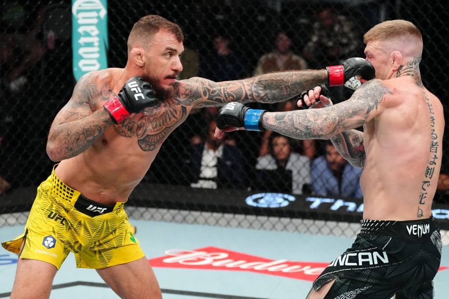 '또' 리어네이키드 초크 승리→무려 UFC 역대 2위 대기록, 팀 동료 꺾은 모이카노 "다음 상대는..."