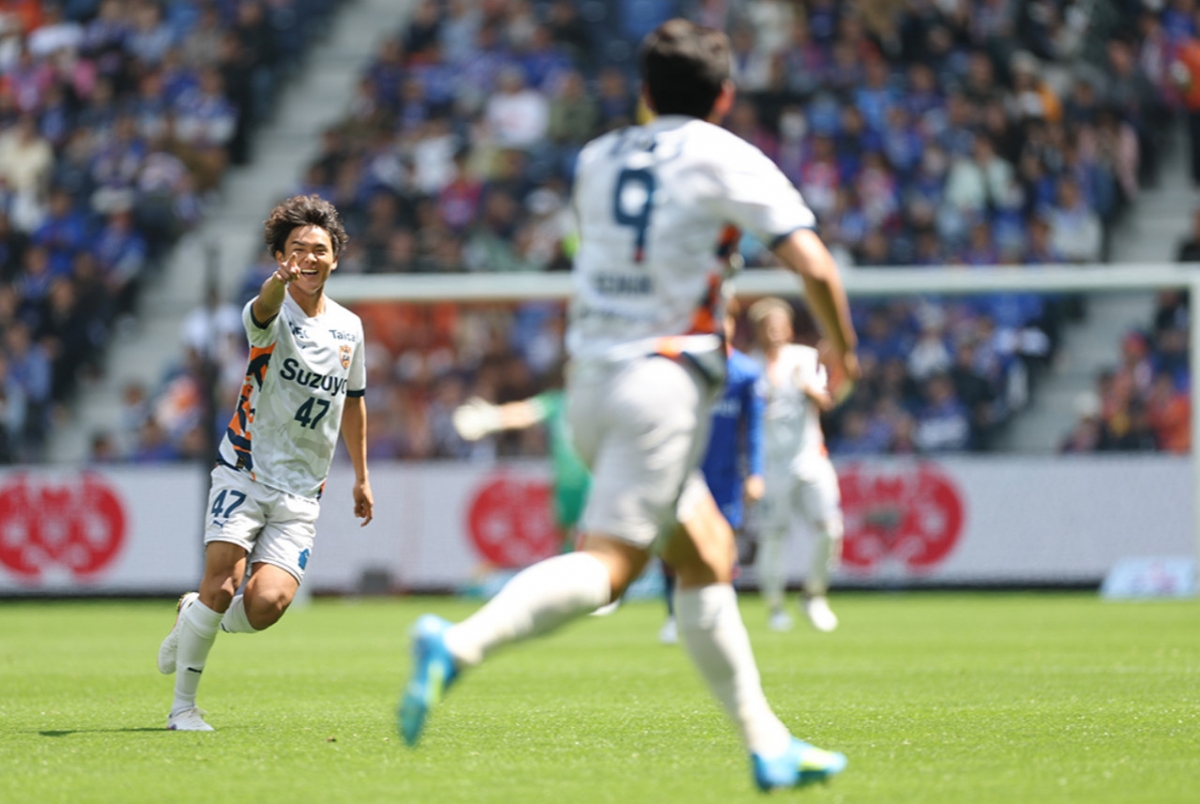  呉世勲（オ·セフン、9番）が得点直後、同僚に向かっている。 /写真=清水エスパルス仕上げ