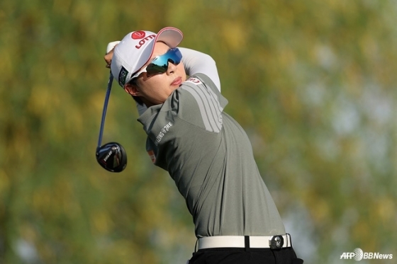 金ヒョジュが先月29日（韓国時間）、米アリゾナ州チャンドラーのウィルウィンドゴルフクラブ「キャットテールコース」（パー72）で行われたLPGAツアー·フォードチャンピオンシップでショットを飛ばしている。 /AFPBBNews=ニュース1