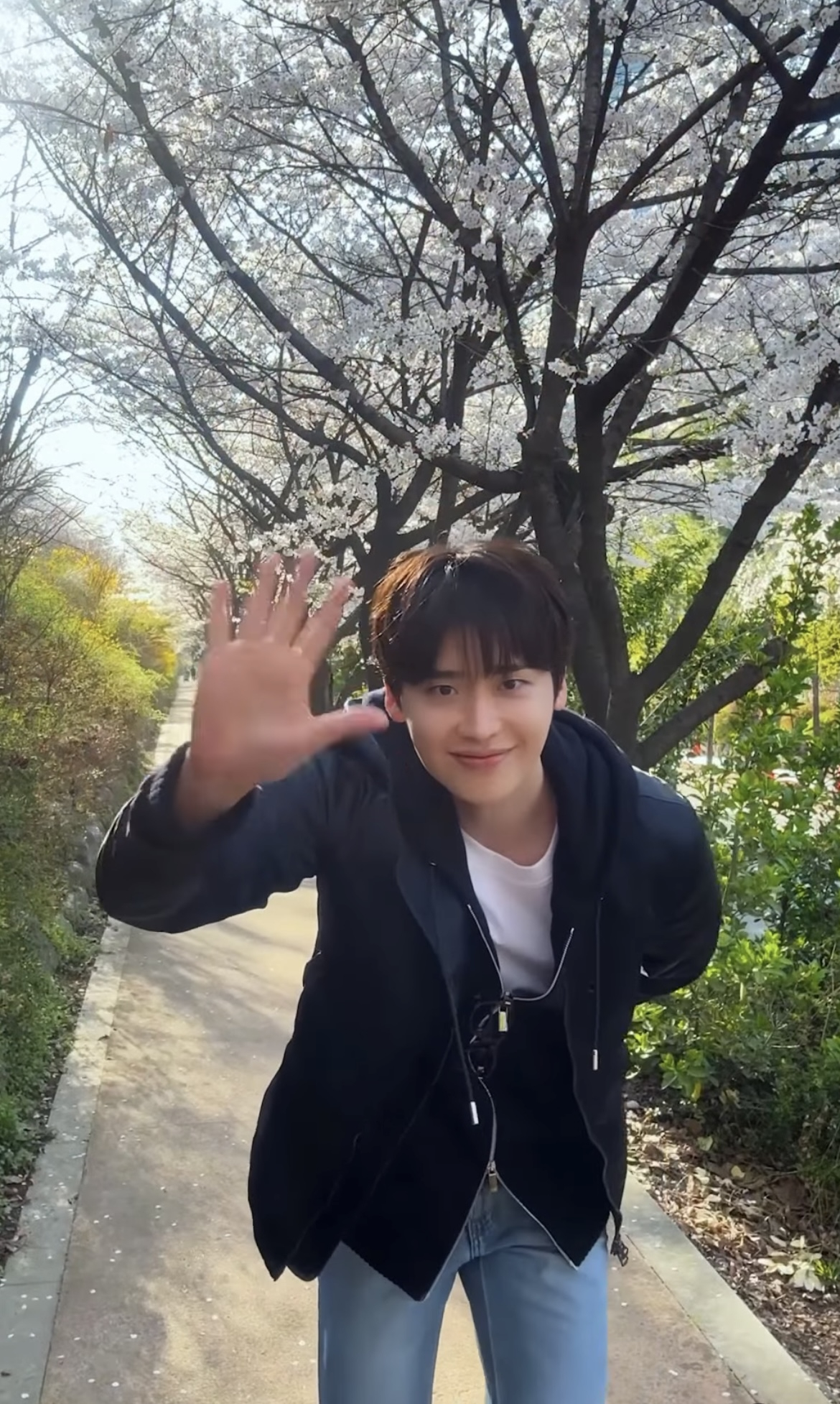 =照片=李钟硕的照片墙。