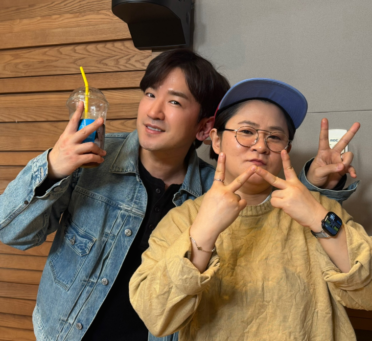 Photo = MBC FM4U Noon's Hope Song Kim Shinyoung