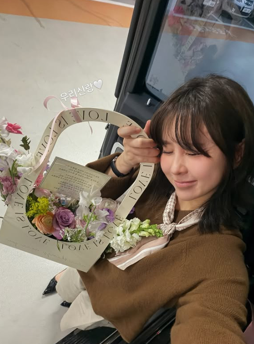 Photo = Eunha's Instagram