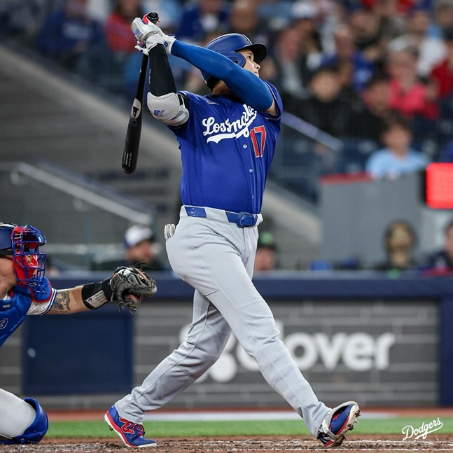 Shohei Ohtani is hitting a home run. /Photo = LA Dodgers official SNS