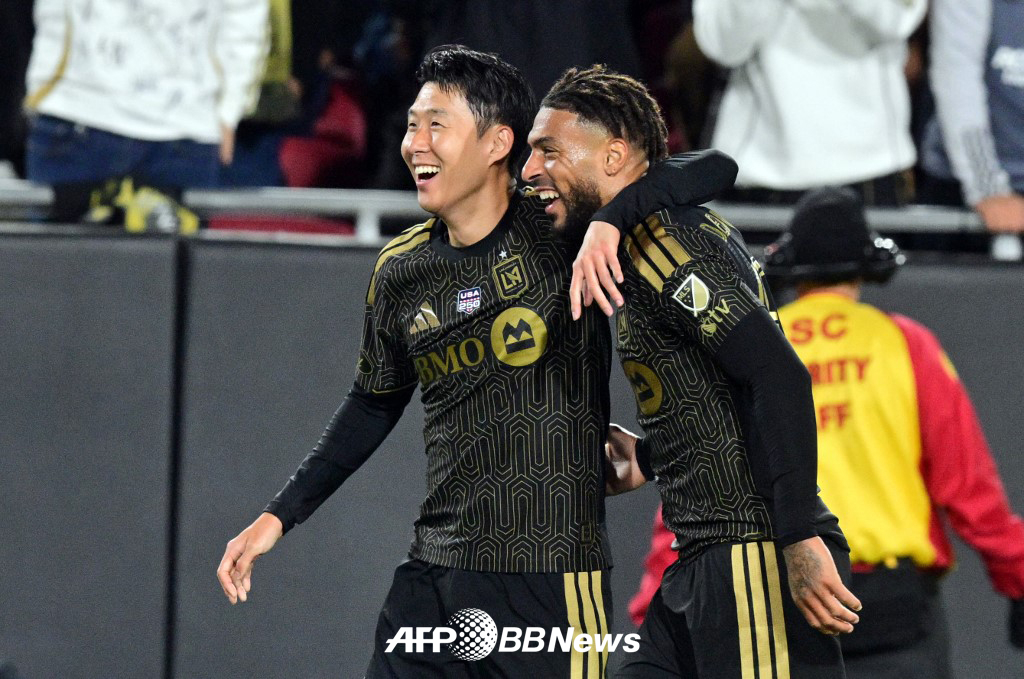 LAFC Son Heung-min (left) and Deene Vuanga. /AFPBBNews=News1