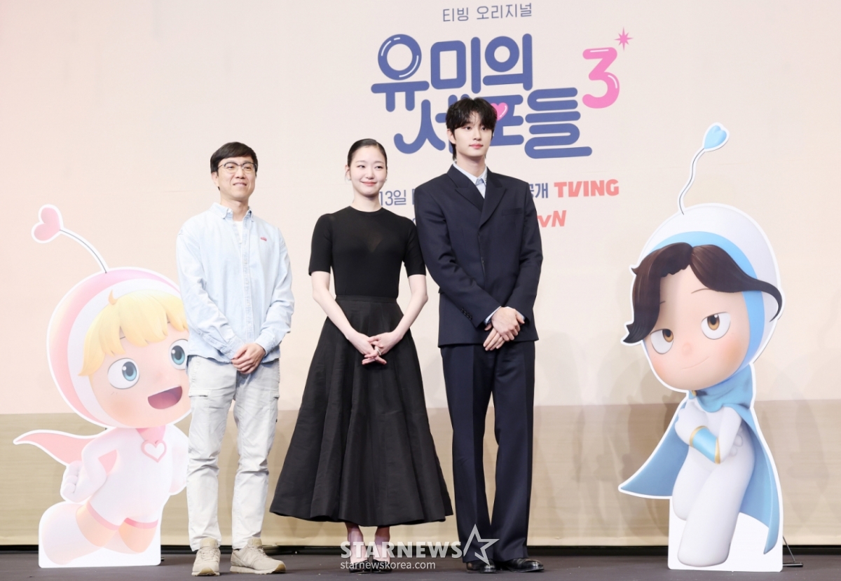 Director Lee Sang-yeop, actors Kim Go-eun and Kim Jae-won pose at the production presentation of the TVing drama "Yumi's Cells Season 3" held at The Link Hotel in Guro-gu, Seoul on the 7th. /2026.04.07 / Photo = Kim Hwi-seon hwijpg@