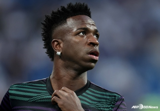 他就是皇家马德里队的前锋维尼修斯•儒尼奥尔。 =法新社BBNews=新闻1。