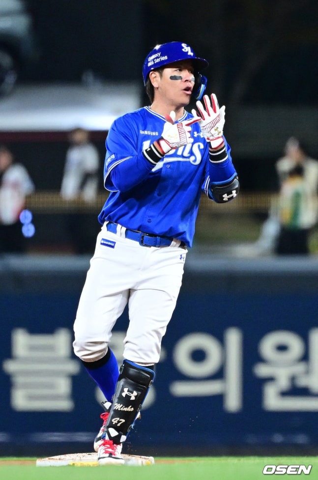 Кан Мин Хо добавил своевременный удар с двумя RBI, который поймал победу.