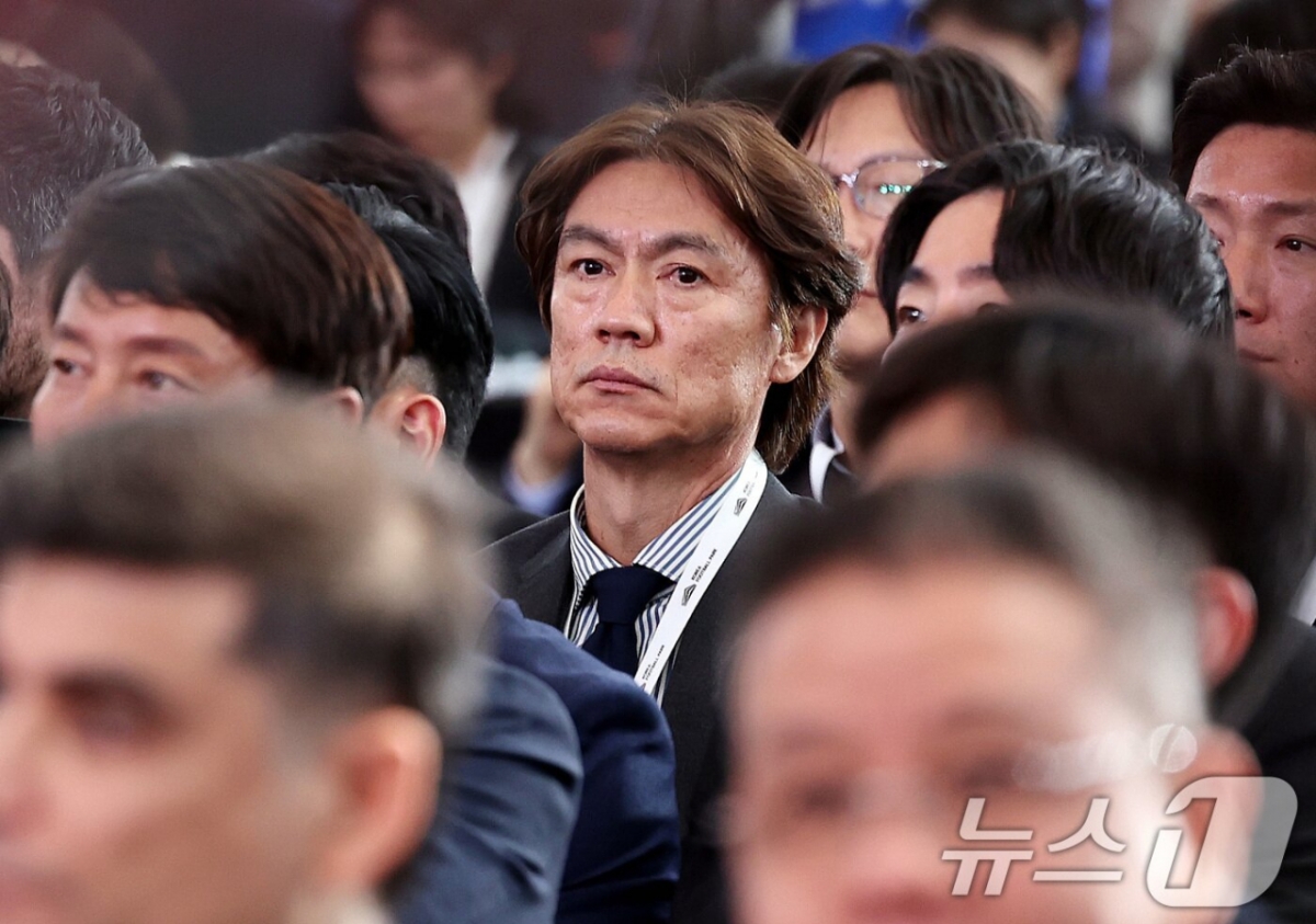 Тренер национальной сборной Кореи по футболу Хон Мён Бо присутствовал на церемонии открытия парка футбола Кореи. /Фото = Новости 1