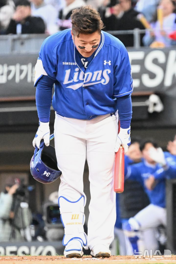 Чхве Хён У, который здоровается с фанатами KIA. /Фото = Newsis