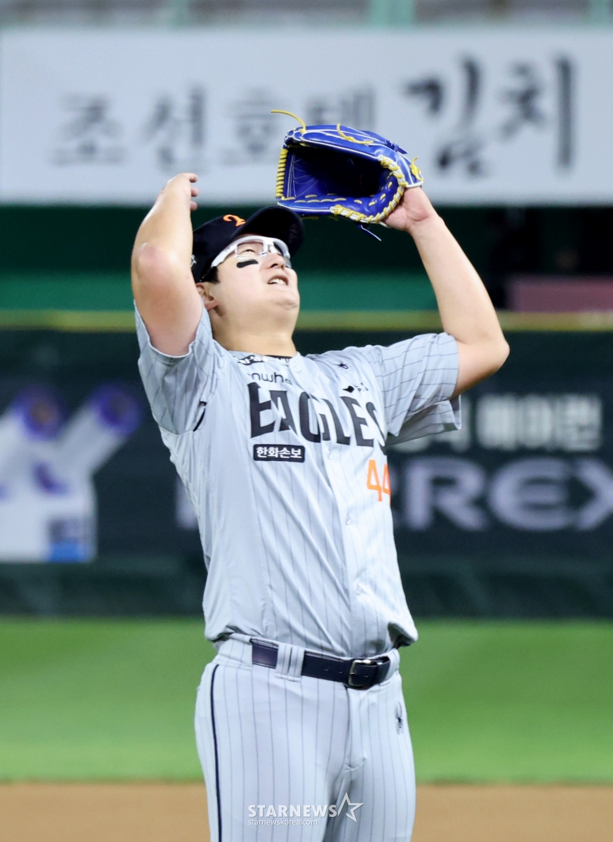 [한번에쓱]4점차에 등판했지만 긴장감 역력 '하지만 9회말 막아냈다!' 김서현