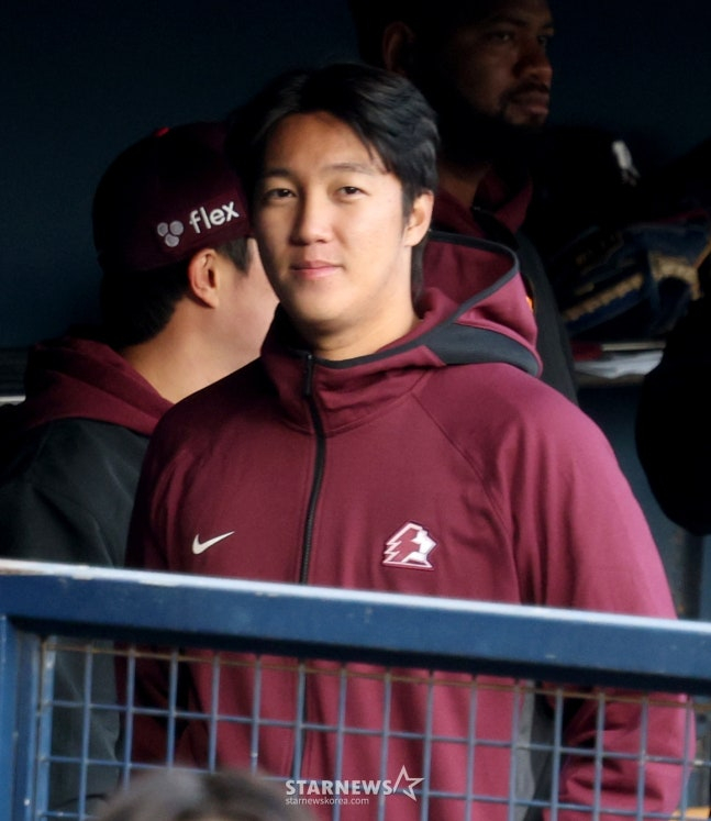 Ahn Woo-jin smiles at Jamsil Stadium on the 7th. /Photo = Senior Reporter Kim Jin-kyung