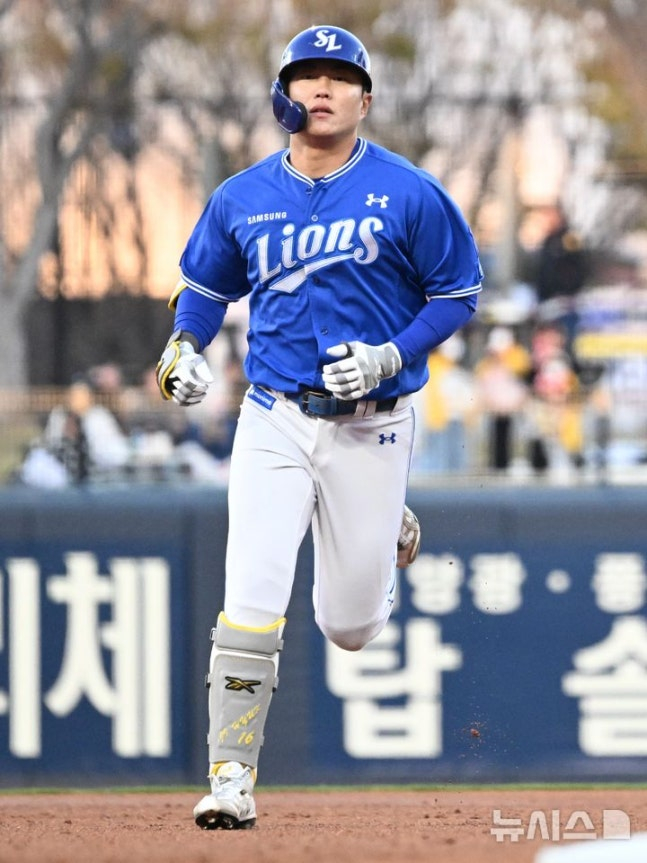 Ryu Ji-hyuk đã bắn một phát súng solo trong trận đấu với KIA vào ngày 7. /Ảnh = Newsis