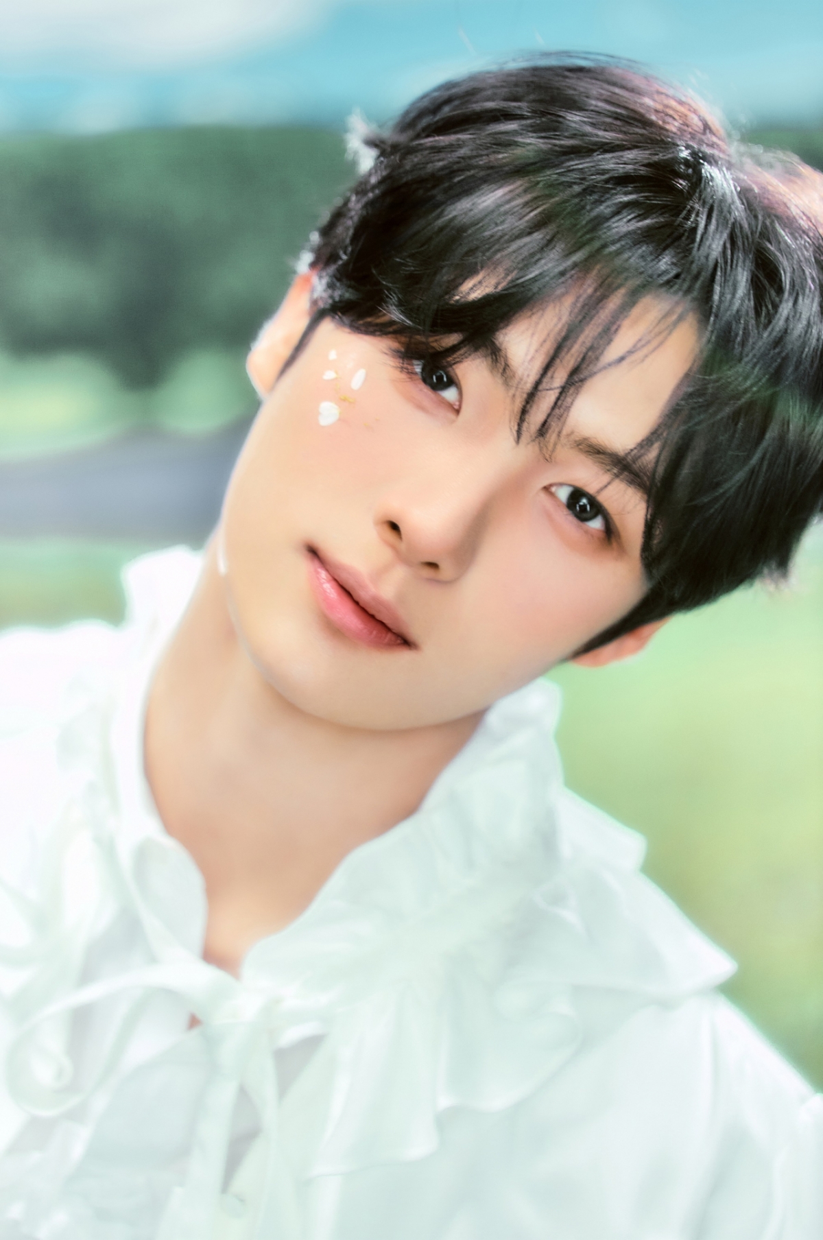 /Photo = Pledis Entertainment (HYBE)