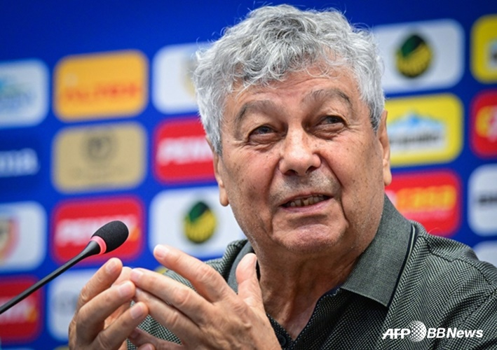 Mircea Lucecu, Manager of the Romanian national football team. /AFPBBNews=News1