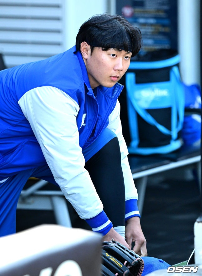 7日の試合練習のために準備しているペ·チャンスン。