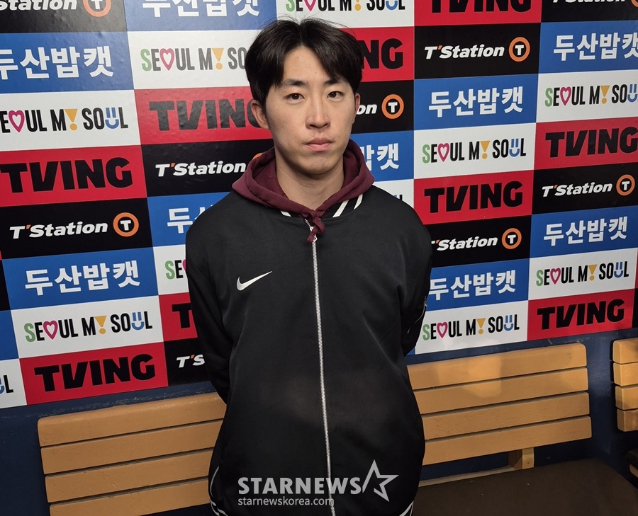 Кивум Пэ Дон Хён берёт интервью после матча с Дусаном 7-го числа. /Фото = Репортер Шинхва Соп