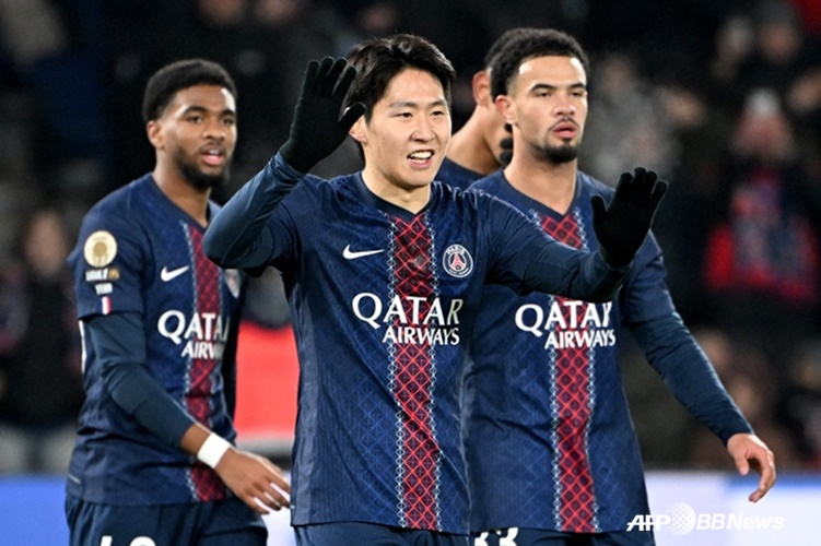 Striker PSG Lee Kang-in (tengah). /AFPBBNews=Berita1
