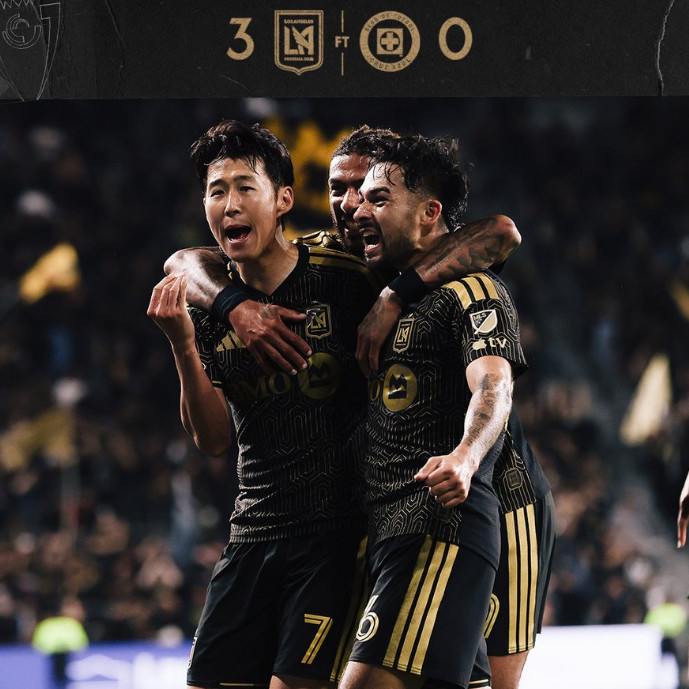 Son Heung-min (left) is delighted with his teammates after scoring a goal in the first leg of the quarterfinals of the "2026 North American Caribbean Football Confederation (CONCACAF) Champions Cup" against Cruz Asul (Mexico) at BMO Stadium in Los Angeles, California on the 8th (Korea time). /Photo = LAFC Official SNS Source