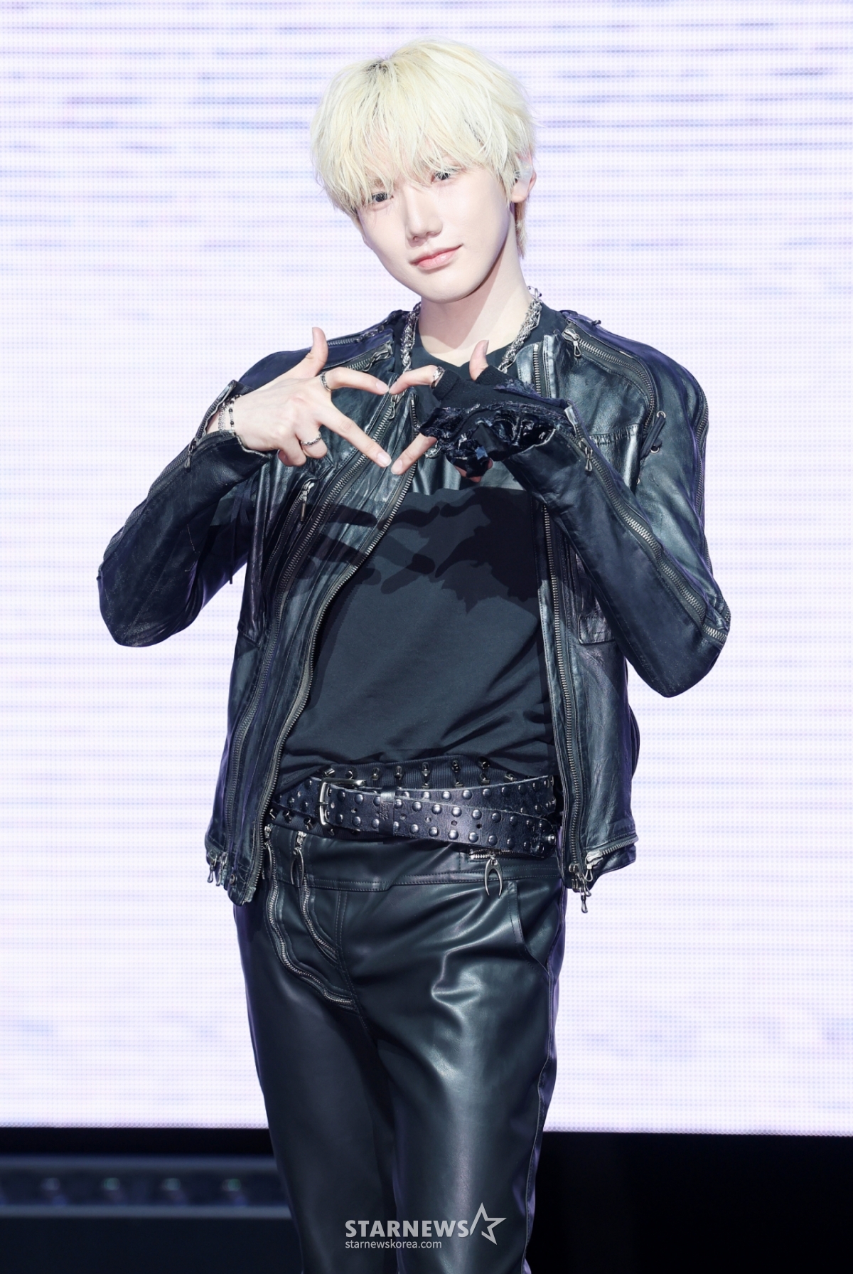 Группа Kivit Up Hyunmin позирует на дебютном шоукейсе, который состоялся в Мессенаполисе, Мапо-гу, Сеул, 8-го числа. /2026.04.08 /Фото = Ким Хви Сон hwijpg@