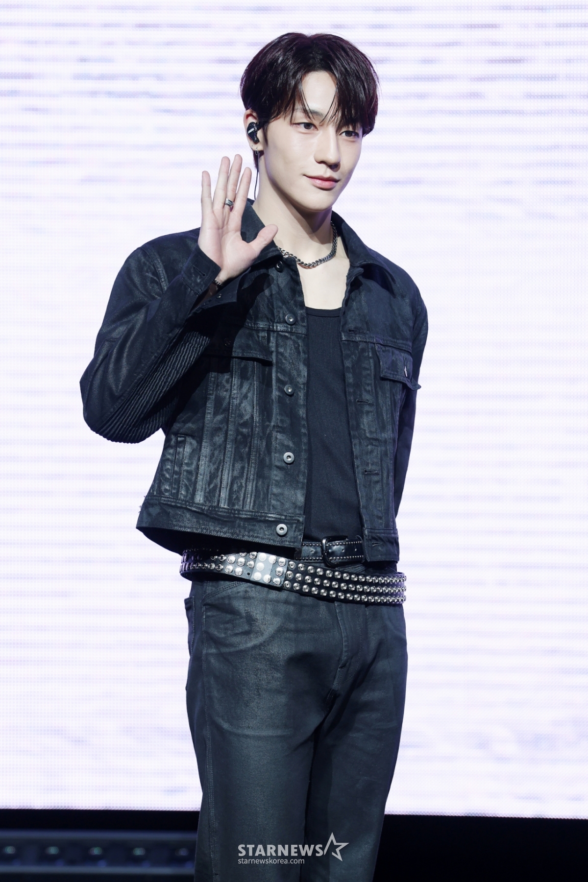 Группа Kivit Up Jane позирует на дебютном шоукейсе, который состоялся в Мессенаполисе, Мапо-гу, Сеул, 8-го числа. /2026.04.08 /Фото = Ким Хви Сон hwijpg@