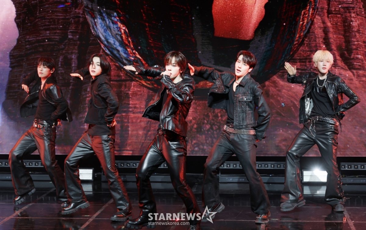 组合Keybit Up8日在首尔麻浦区Mecenat Polis举行的出道表演秀上展示了精彩的舞台。 /2026.04.08/照片=金辉善hwijpg@