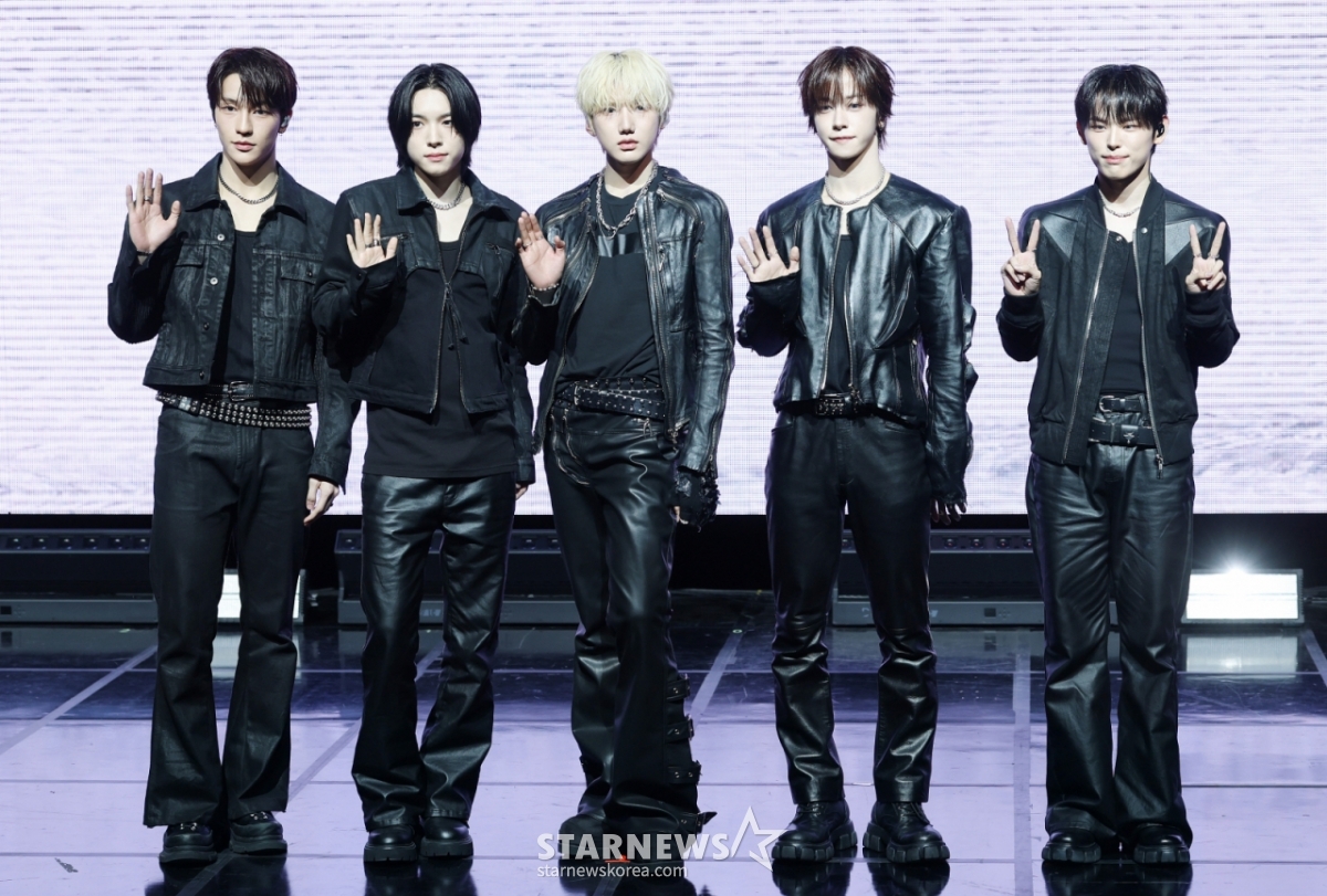 グループのキービットアップが8日、ソウル麻浦区のメセナポリスで行われたデビューショーケースでポーズを取っている。 /2026.04.08 /写真=キム·フィソン hwijpg@