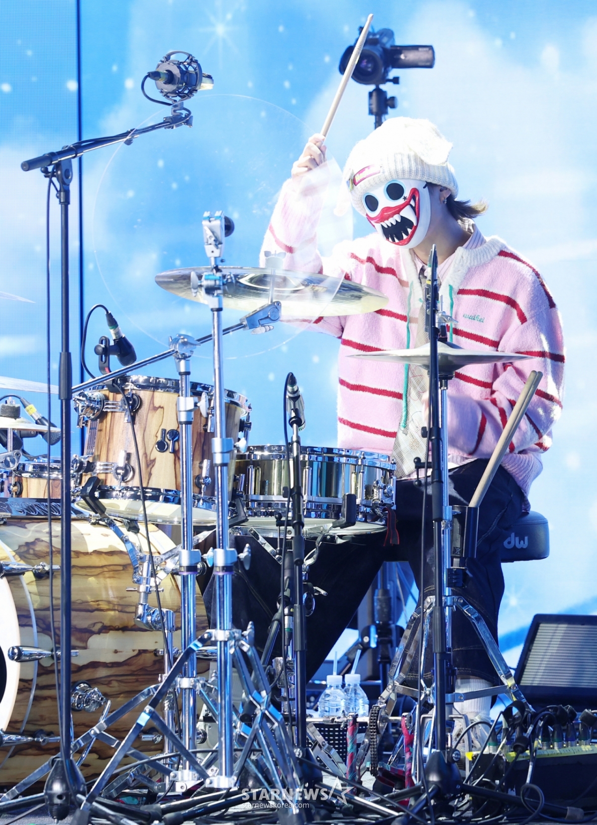 グループハーツウェーブのハギワが8日、ソウル麻浦区文化備蓄基地で行われた最初のミニアルバム「The First Wave」発売記念ショーケースで素敵な舞台を披露している。 /2026.04.08 /写真=キム·フィソン hwijpg@