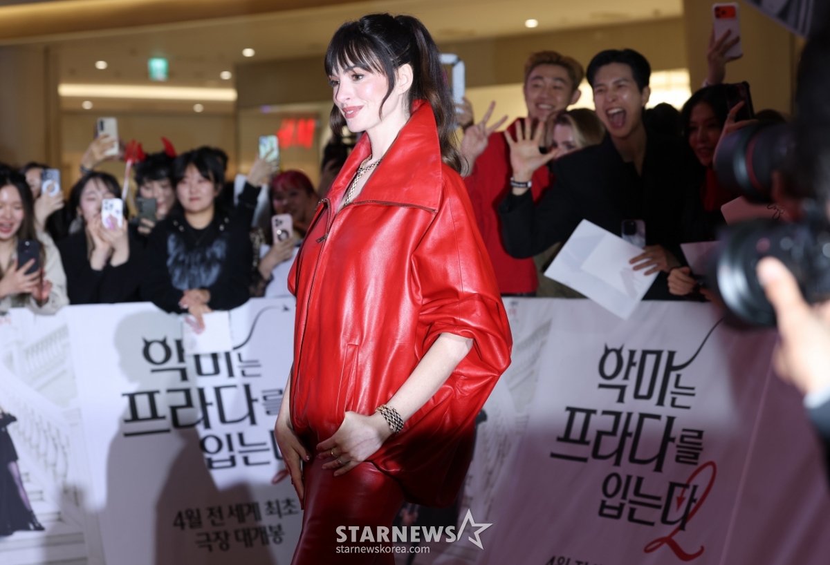 앤 해서웨이, '악마는 프라다를 입는다 2'로 내한[★포토]