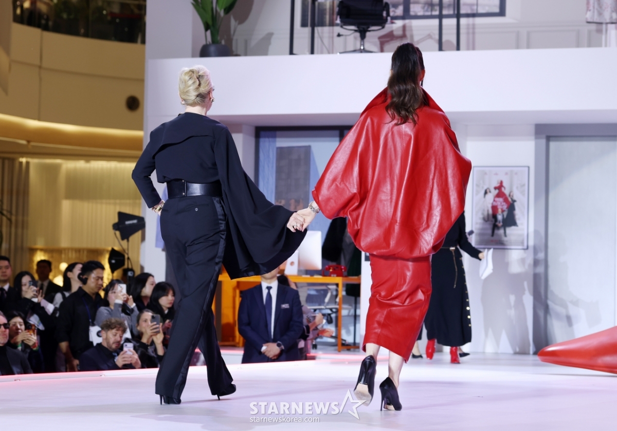 메릴 스트립-앤 해서웨이, 두 여자의 뜨거운 우정[★포토]