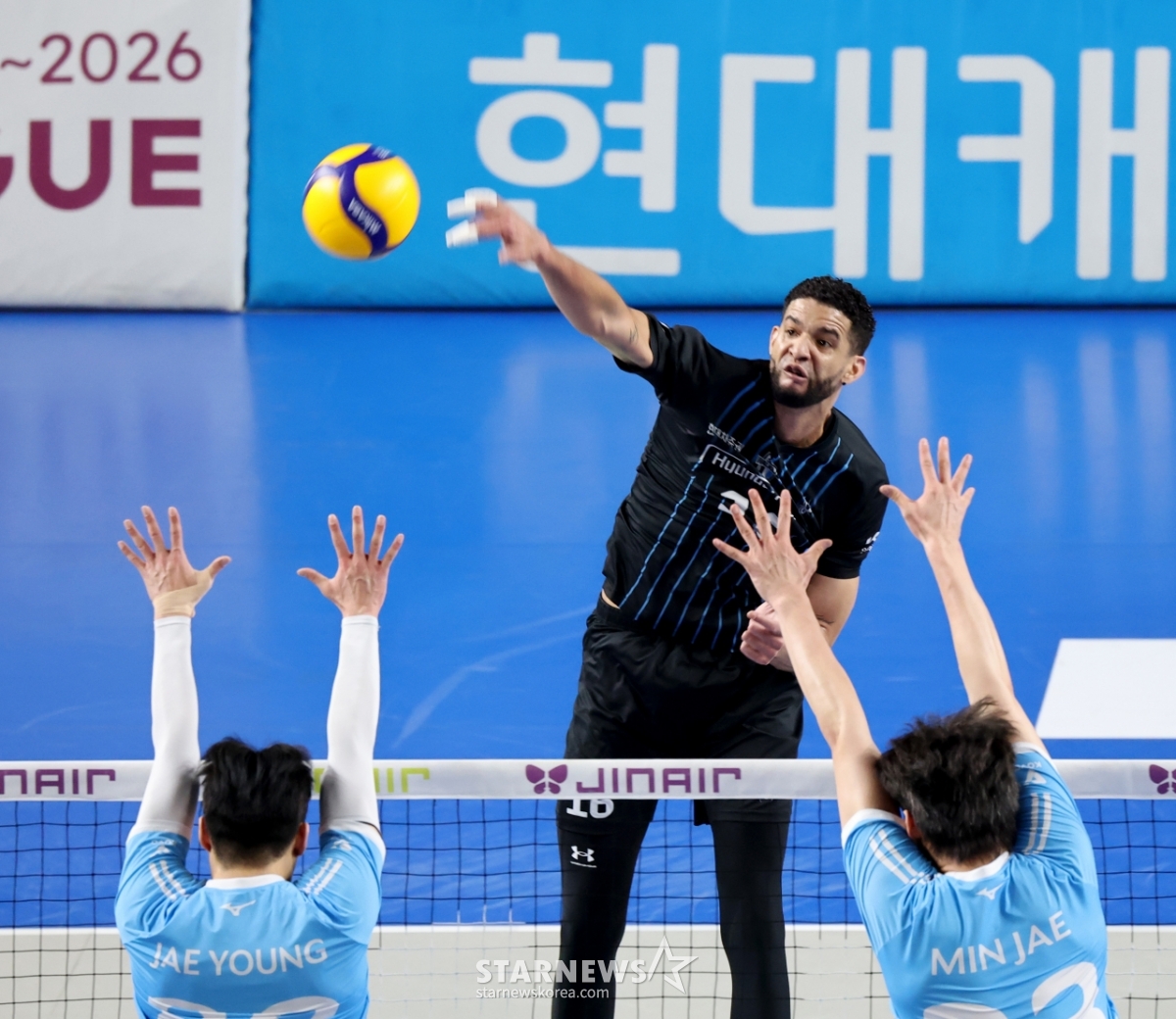 [포토]'후위공격은 아무도 못막지!' 레오