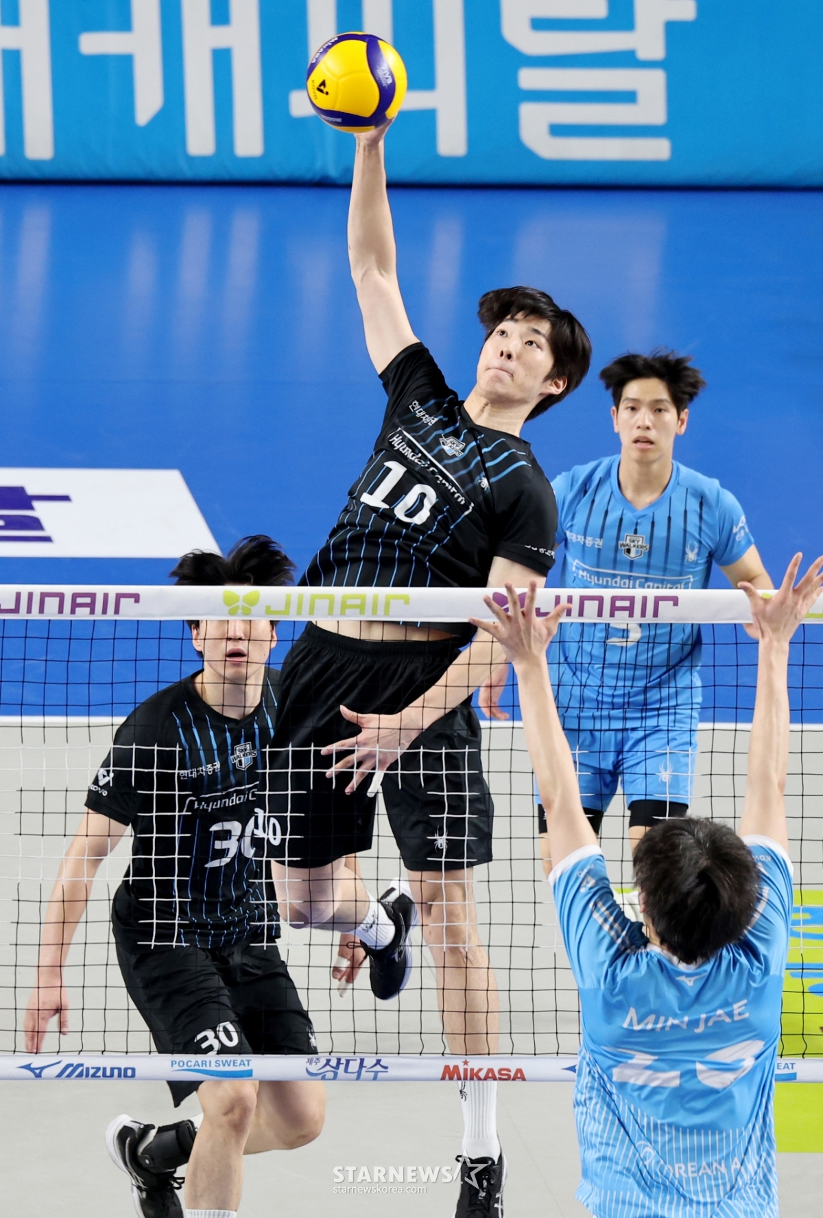 [포토]'블로킹 속이는 속공' 김진영