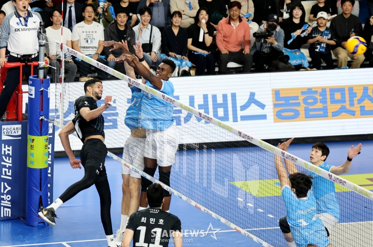 [포토]'3-0셧아웃 매치포인트는' 레오가